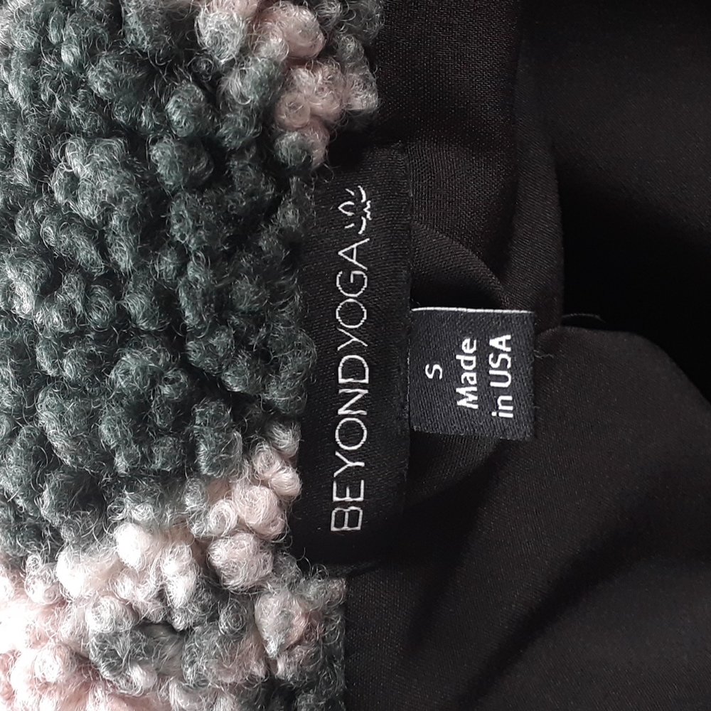 👍🏼🍒Retail$239 Beyond Yoga   Boucle Coat